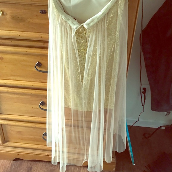 Dresses & Skirts - Gold cocktail dress